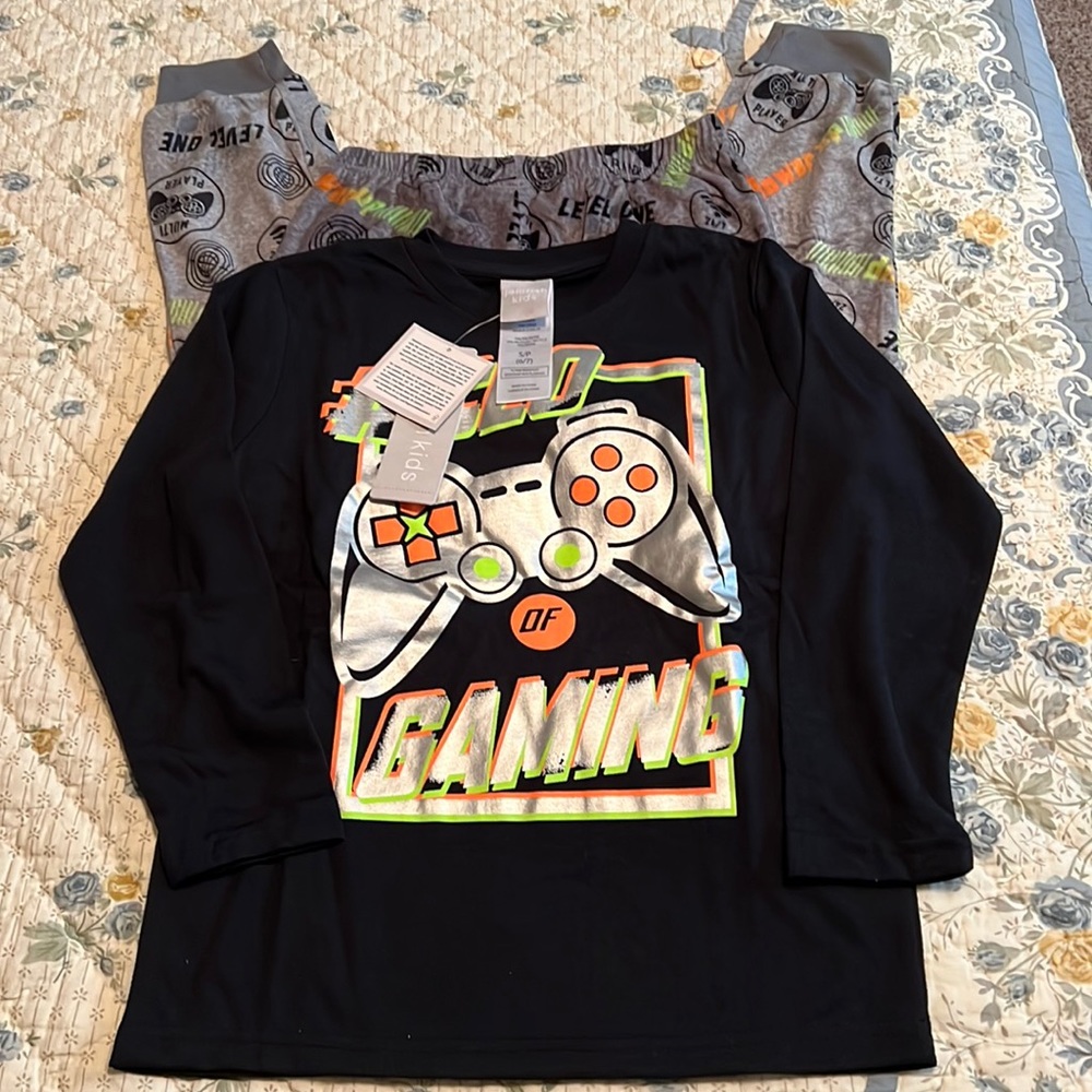 JELLIFISH KIDS BOYS PAJAMAS IN SZ S (6-7)…NWT…SOFT TOP AND FLANNEL BOTTOMS…CUTE